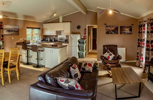 Narberth Apartment | Luxury lodge situated on a tranquil holiday park