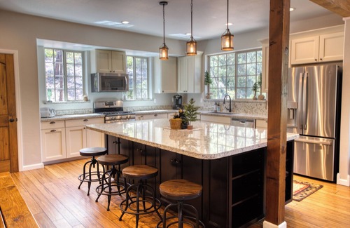 Sierra Pines Cabin | 🏆 LUXURY LODGE - SLEEPS 22 - 5,000 SQ FT - 6BD 4BA - GAME THEATER - 1.5 ACRES