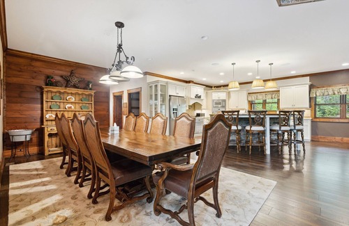 Sapphire House | Luxury Lodge Sleeps 26 Comfortably at Sapphire Valley Resort
