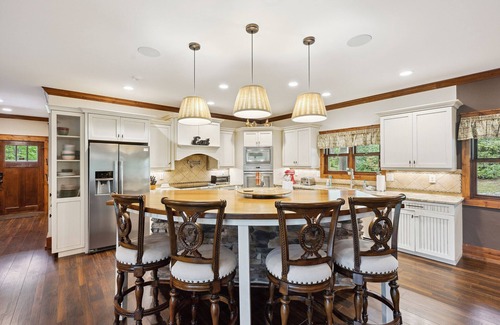 Sapphire House | Luxury Lodge Sleeps 26 Comfortably at Sapphire Valley Resort
