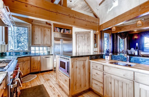 Three Peaks House | Luxury Lodge w/Hot Tub, Unimaginable Views; Room for 12 & Near Six Resorts!