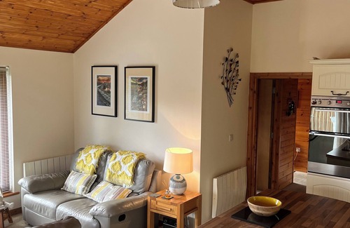 Welton Cottage | Luxury Lodge (wheelchair access) in the Idyllic & Unspoilt haven , Dukes Meadow