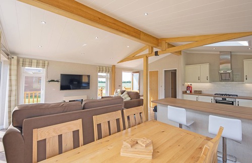 Diss Ski Chalet | Luxury lodge with one double with en suite shower and one twin.