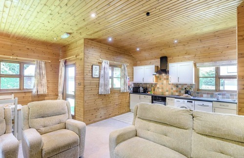 Kilcot Ski Chalet | Luxury lodge with one king-size double and one twin.