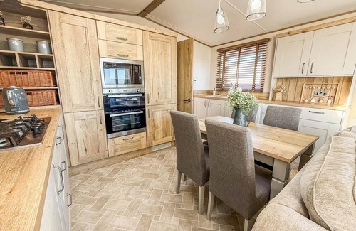Hopton Cabin | Luxury lodge with stunning full sea views in Suffolk ref 20234BS