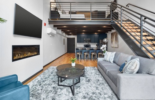 Hill City Apartment | Luxury Loft 5 Downtown Main Street