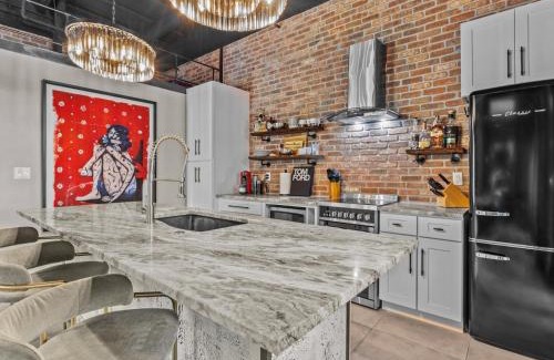 Tampa Heights Apartment | Luxury Loft - Downtown Tampa, Ybor, Armature