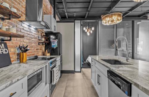 Tampa Heights Apartment | Luxury Loft - Downtown Tampa, Ybor, Armature