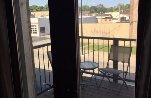 La Salle Apartment | Luxury Loft Near Starved Rock Park, Great Restaurants In Walking Distance