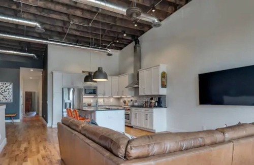 Fayetteville Apartment | Luxury Loft on Historic Fayetteville Square