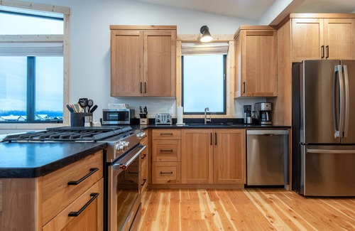 Driggs House | Luxury Loft Retreat with Stunning Mountain Views