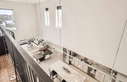 River North Art District House | Luxury Loft With Skyline Viwes In RiNo