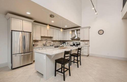 River North Art District House | Luxury Loft With Skyline Viwes In RiNo