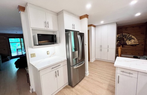 Tiny House | Luxury Log Cabin with work spaces, generator and car charger