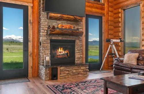 Tetonia House | Luxury Log Cabin Epic Views Hot Tub