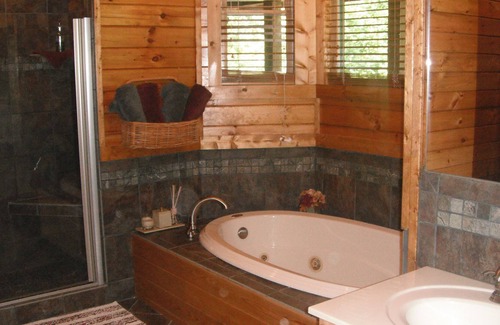 Goode Cabin | Luxury Log Cabin Nestled in the Blue Ridge Mountains