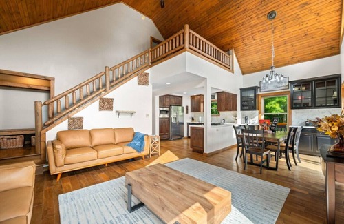 Freetown Cabin | Luxury Log Cabin Retreat with PRIVATE POOL, Hot Tub & Stocked Lake in the Forest