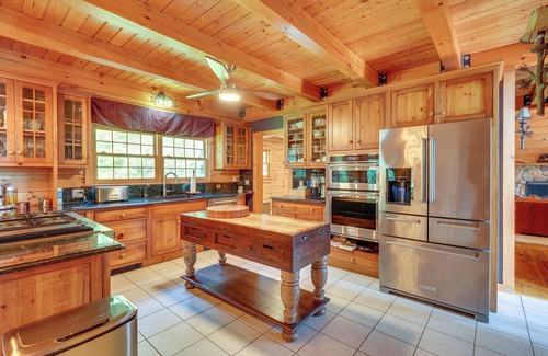 Hope Cabin | Luxury Log Cabin w/EV Charger & Mtn Views!