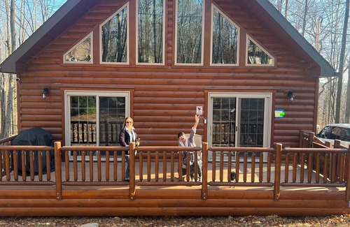Wallenpaupauk Lake Estates Cabin | Luxury Log Cabin w/Outdoor Jetted Hot Tub & Indoor Jacuzzi Bath-New Construction