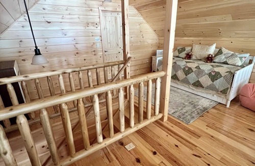Wallenpaupauk Lake Estates Cabin | Luxury Log Cabin w/Outdoor Jetted Hot Tub & Indoor Jacuzzi Bath-New Construction