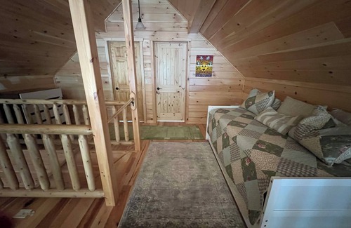 Wallenpaupauk Lake Estates Cabin | Luxury Log Cabin w/Outdoor Jetted Hot Tub & Indoor Jacuzzi Bath-New Construction