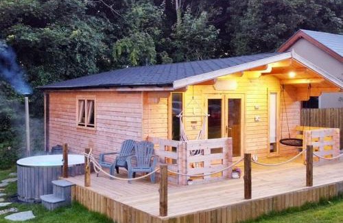 Moville Ski Chalet | Luxury log cabin with wood fired hot tub