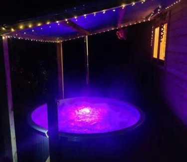 Moville Ski Chalet | Luxury log cabin with wood fired hot tub