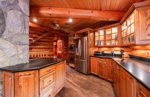 Nordic Estates Condo | Luxury log chalet | Private hot tub | Ski-in/out