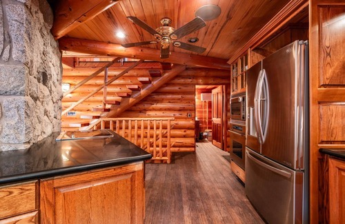 Nordic Estates Condo | Luxury log chalet | Private hot tub | Ski-in/out