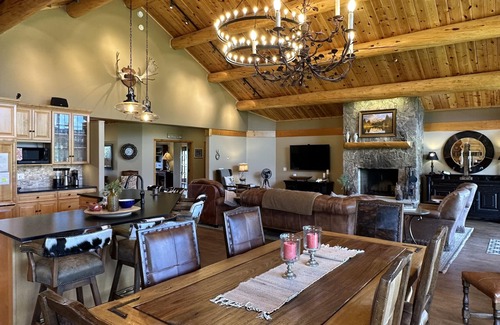 Pagosa Springs House | Luxury log home secluded on 20-acres yet only 4 miles from downtown