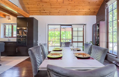 Bayfield Cottage | Luxury Log Retreat - *King Bed, Game Room*