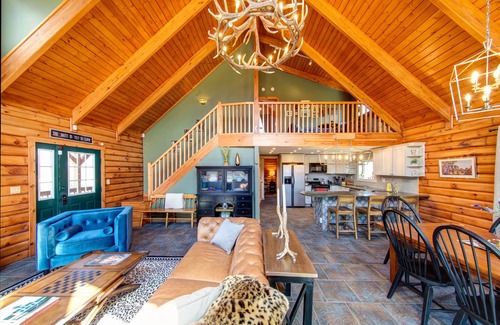 Roxbury House | Luxury Log With Spectacular Views, Fire Pit, Clawfoot Tub In The Master