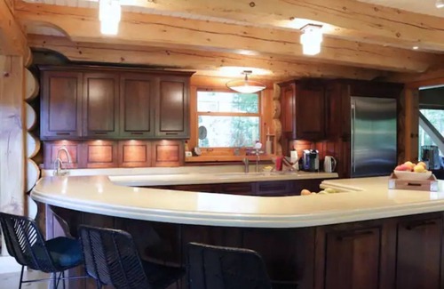 Mulmur House | Luxury Loghouse in the woods