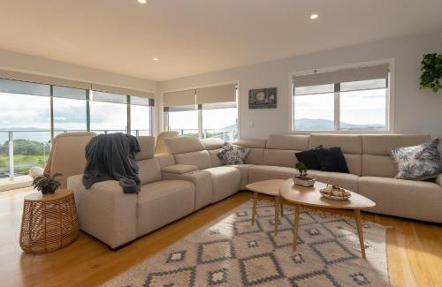Cable Bay House | Luxury Lookout - Cable Bay Holiday Home