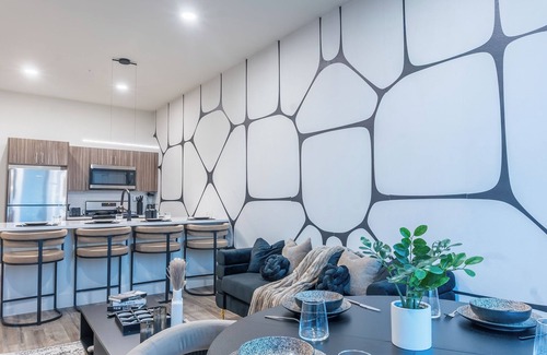East Orange Apartment | Luxury Lookout: NYC view, 2BR+Free Parking, Sleeps 8, 20%Off