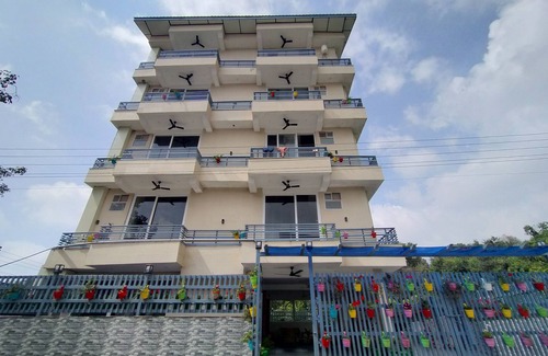 Sidhpur Apartment | Luxury Low Cost Rooms Dharamshala Lift Wi-fi 5G