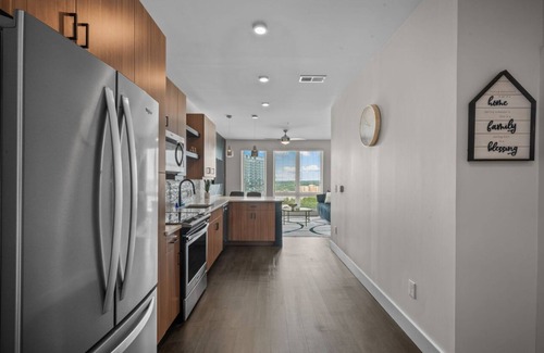 Westside Apartment | luxury low rise apartment located in the heart of Midtown.Perfect for travel