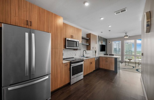 Westside Apartment | luxury low rise apartment located in the heart of Midtown.Perfect for travel