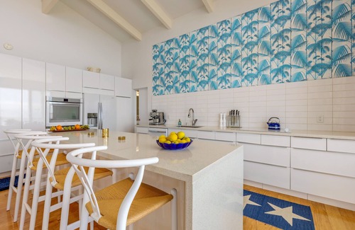 Captain Cook House | Luxury Magic Oceanview Home – Huge Terrace under roof & Hot Tub