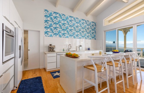 Captain Cook House | Luxury Magic Oceanview Home – Huge Terrace under roof & Hot Tub