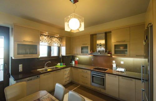 Kato Gouves House | Luxury Maisonette Afro