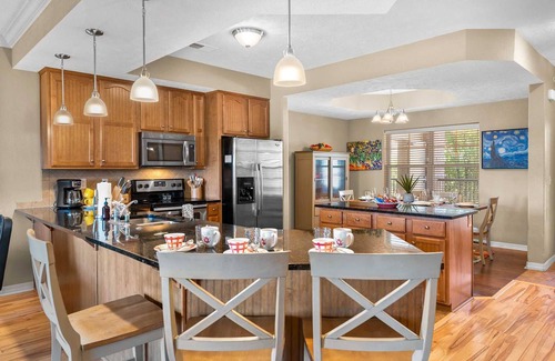 Table Rock Condo | Luxury Majestic Condo on Table Rock Lake - Main Channel View and 5 Mins to Downtown