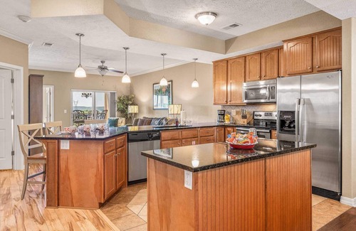 Table Rock Condo | Luxury Majestic Condo on Table Rock Lake - Main Channel View and 5 Mins to Downtown