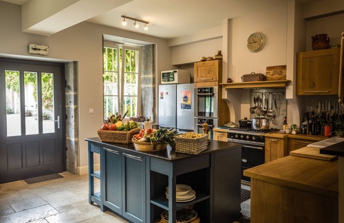 Change House | Luxury Manor House in the Burgundy Vines with Heated Pool and AC throughout