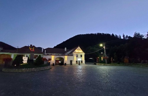 Gura Raului House | Luxury mansion, baroque style, themed rooms located near the town of Sibiu