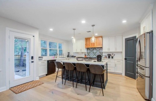 Alden Bridge House | Luxury Mansion Dream Home - 4 Bed, Pool, Grill