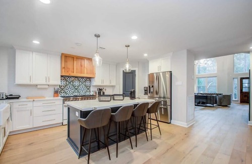 Alden Bridge House | Luxury Mansion Dream Home - 4 Bed, Pool, Grill