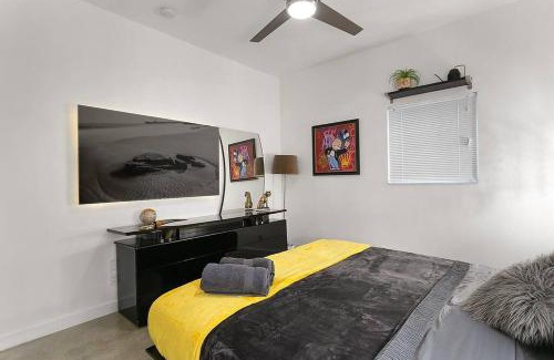 Downtown Fort Lauderdale House | Luxury Mansion, Game Room, Pool, Rooftop, Skyline, Walk to Las Olas
