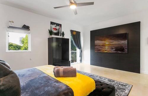 Downtown Fort Lauderdale House | Luxury Mansion, Game Room, Pool, Rooftop, Skyline, Walk to Las Olas