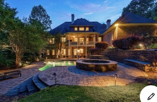 Roswell House | Luxury mansion nestled on Chattahoochee River